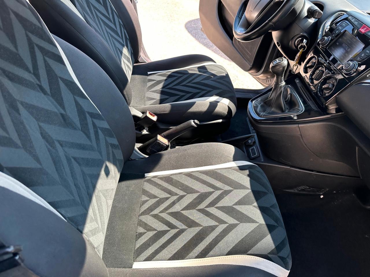 Lancia Ypsilon 1.3 MJT 16V 95 CV 5 porte S&S Platinum NEOPATENTATI