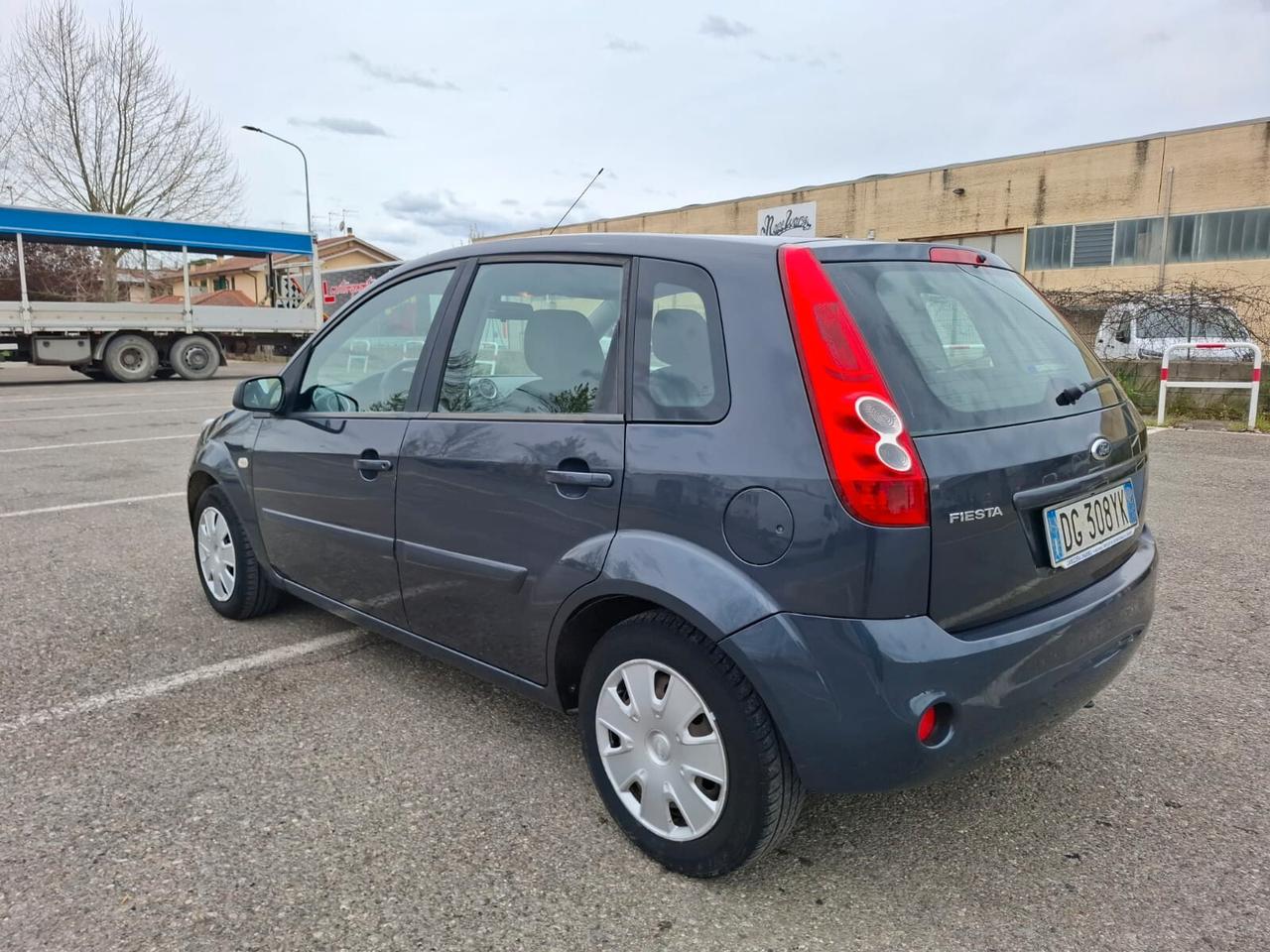 Ford Fiesta 1.2 5 porte SOLAMENTE 85.000 KM