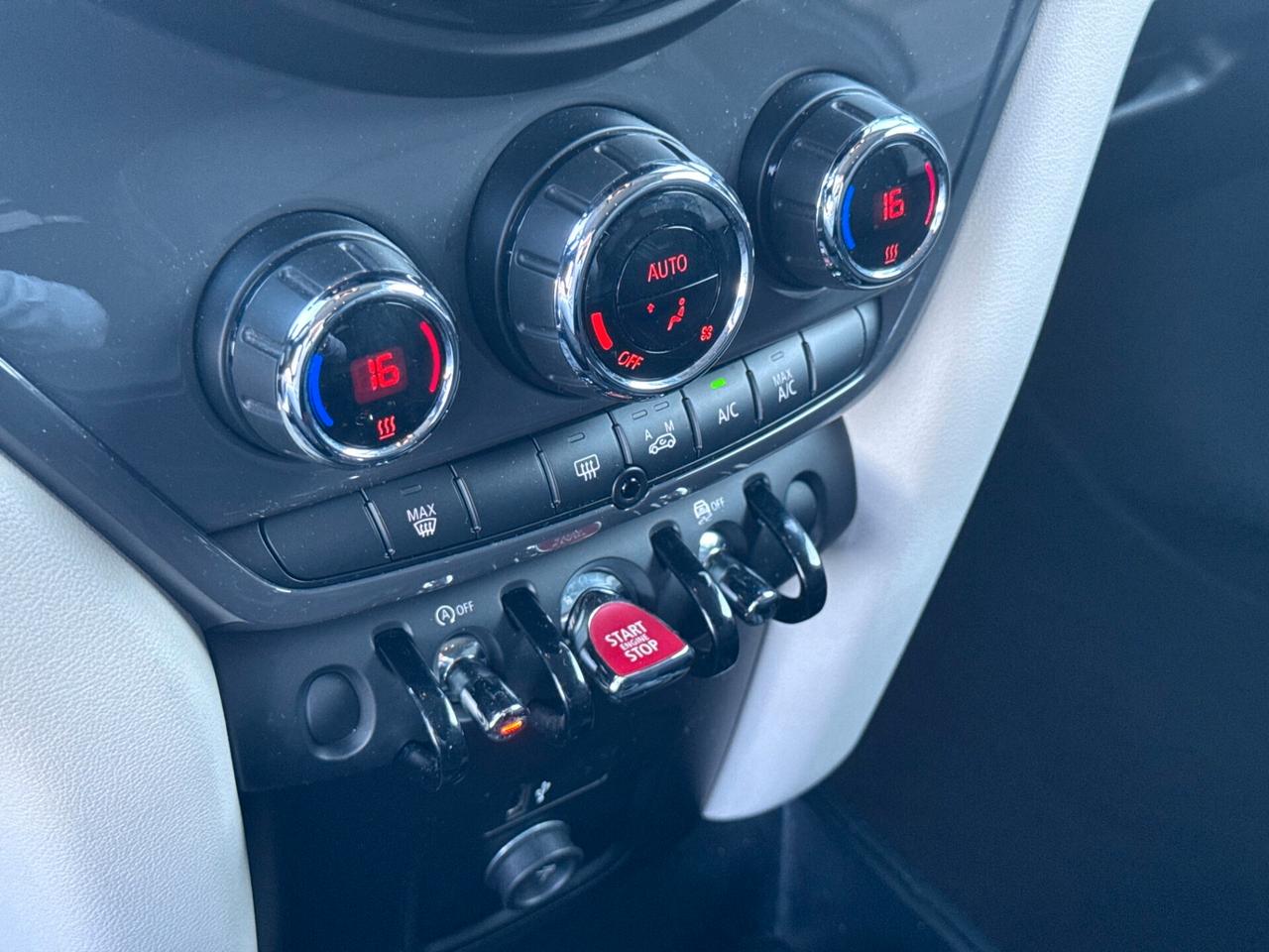 Mini Cooper D Countryman 2.0 Business Automatica NAVI*SENSORI*TAGLIANDATA