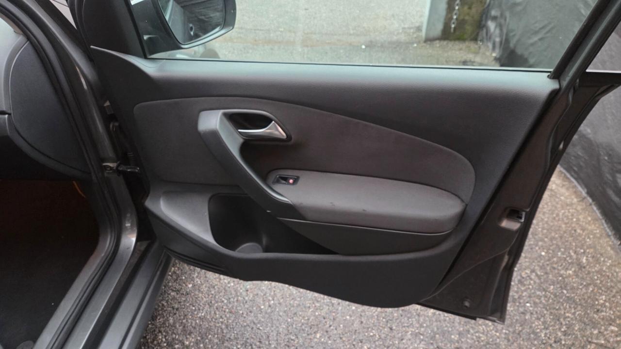 Volkswagen Polo 1.4 5 porte Highline unico proprietario neo patentati