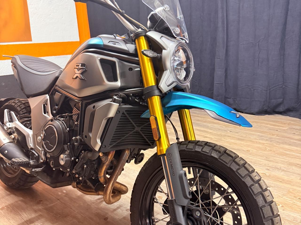 MERAVIGLIOSA CF-MOTO CON SOLI 2332 KM UNICO PROPRIETARIO