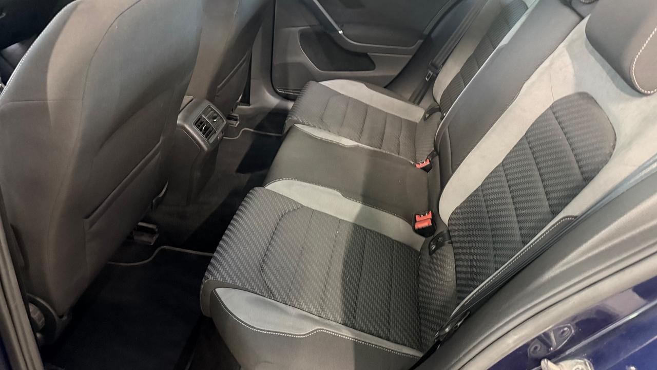 Volkswagen Golf 1.0 TSI 115 CV 5p. Sport R LINE