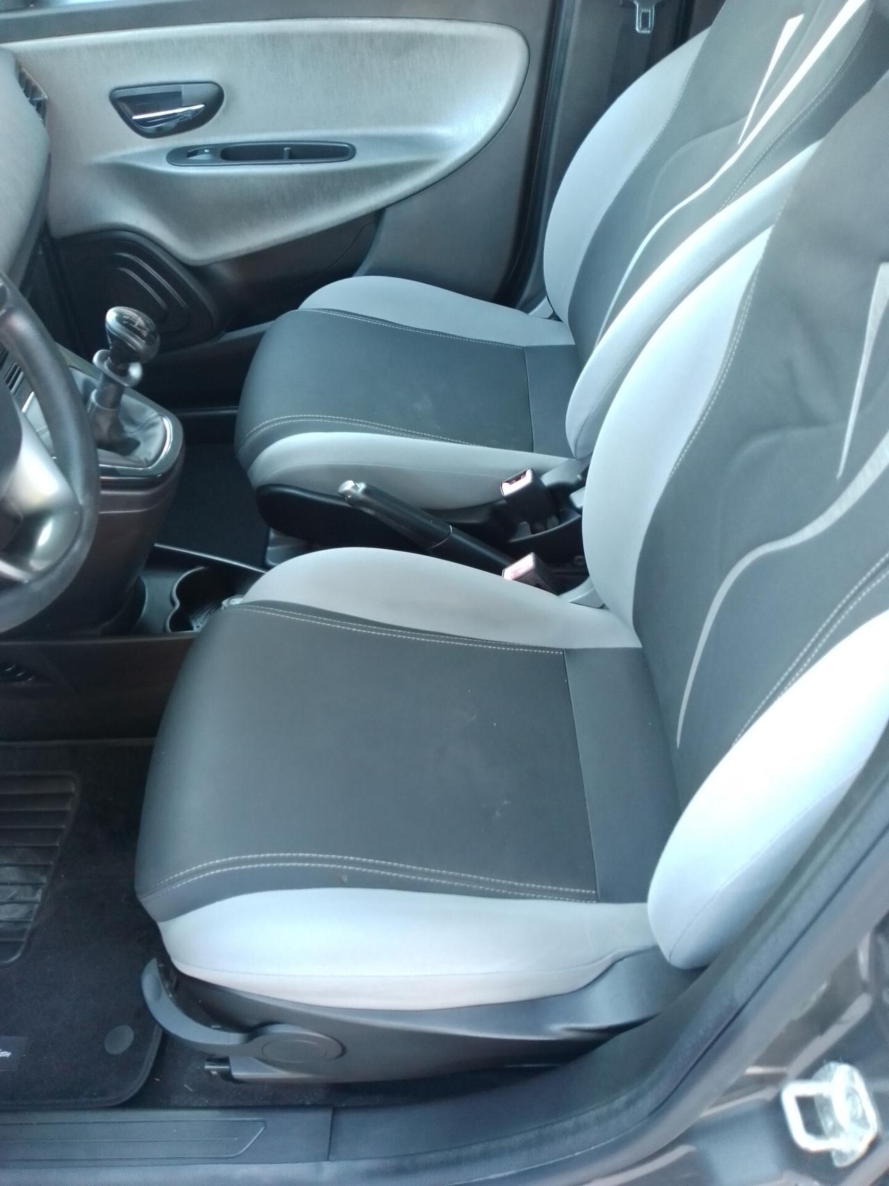 Lancia Ypsilon 1.2 69 CV 5 porte S&S Silver