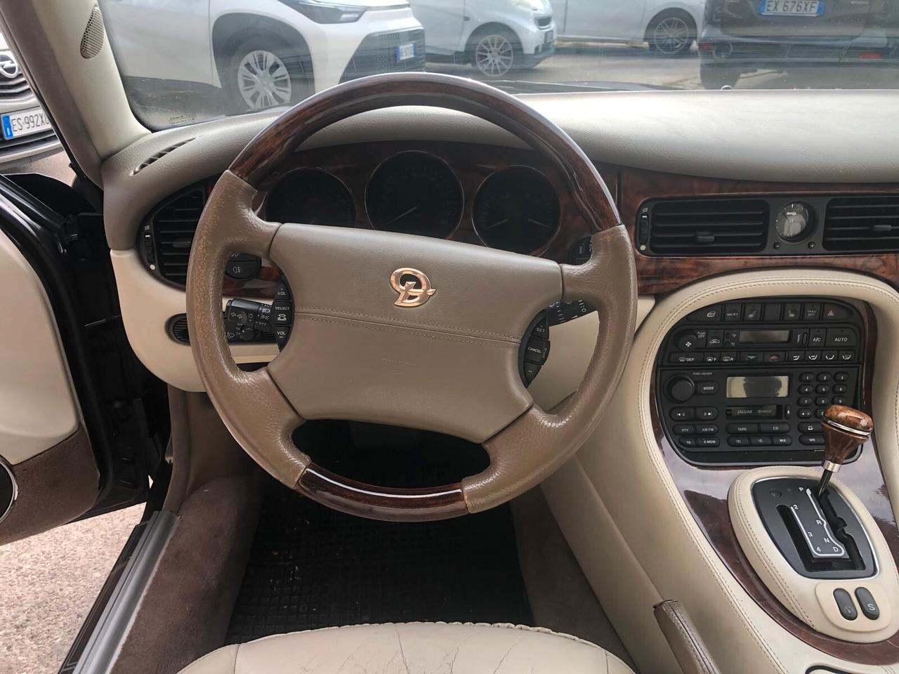 Jaguar XJ Daimler 4.0 cat
