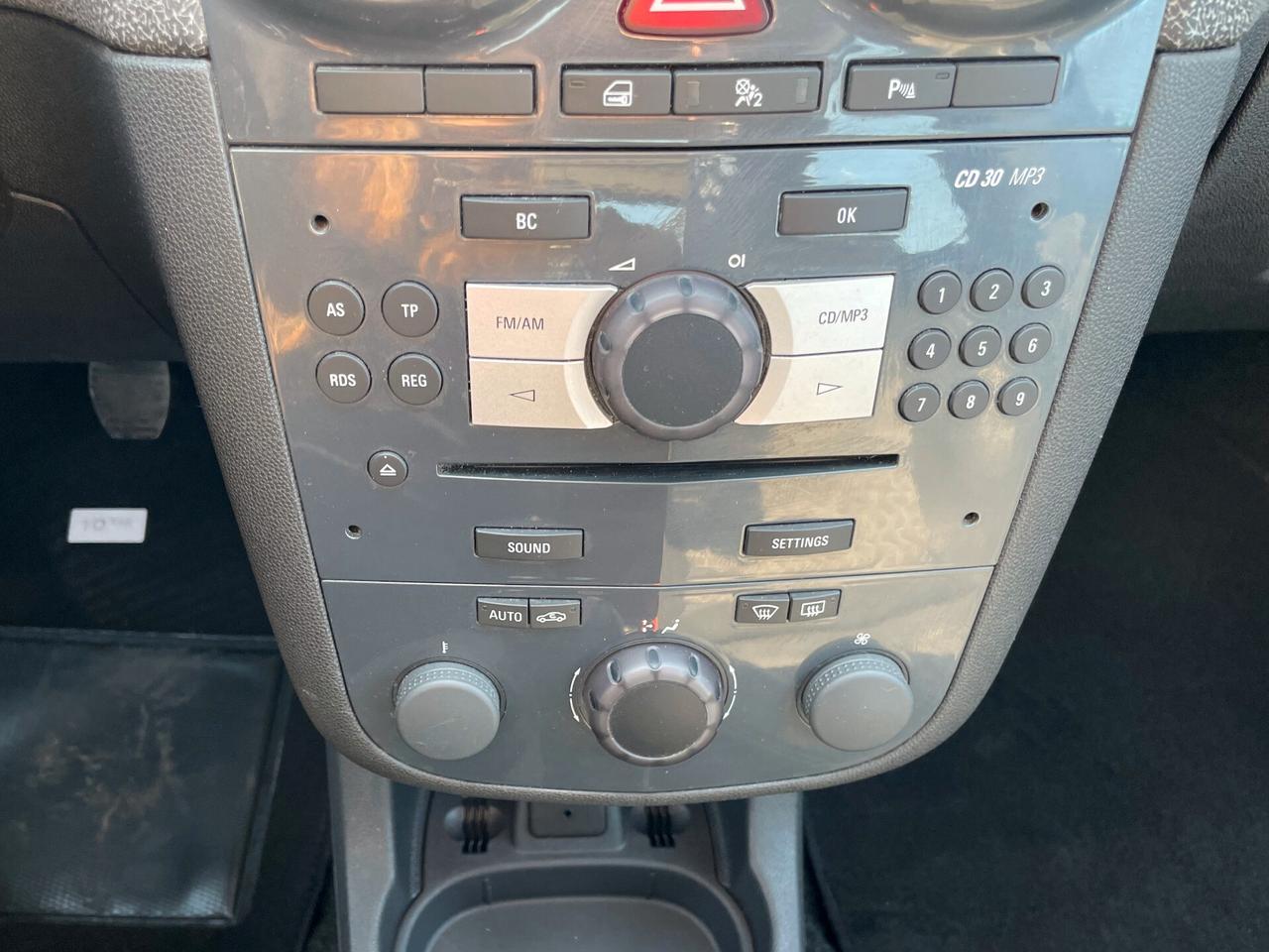 Opel Corsa 1.4 16V 5 porte Cosmo