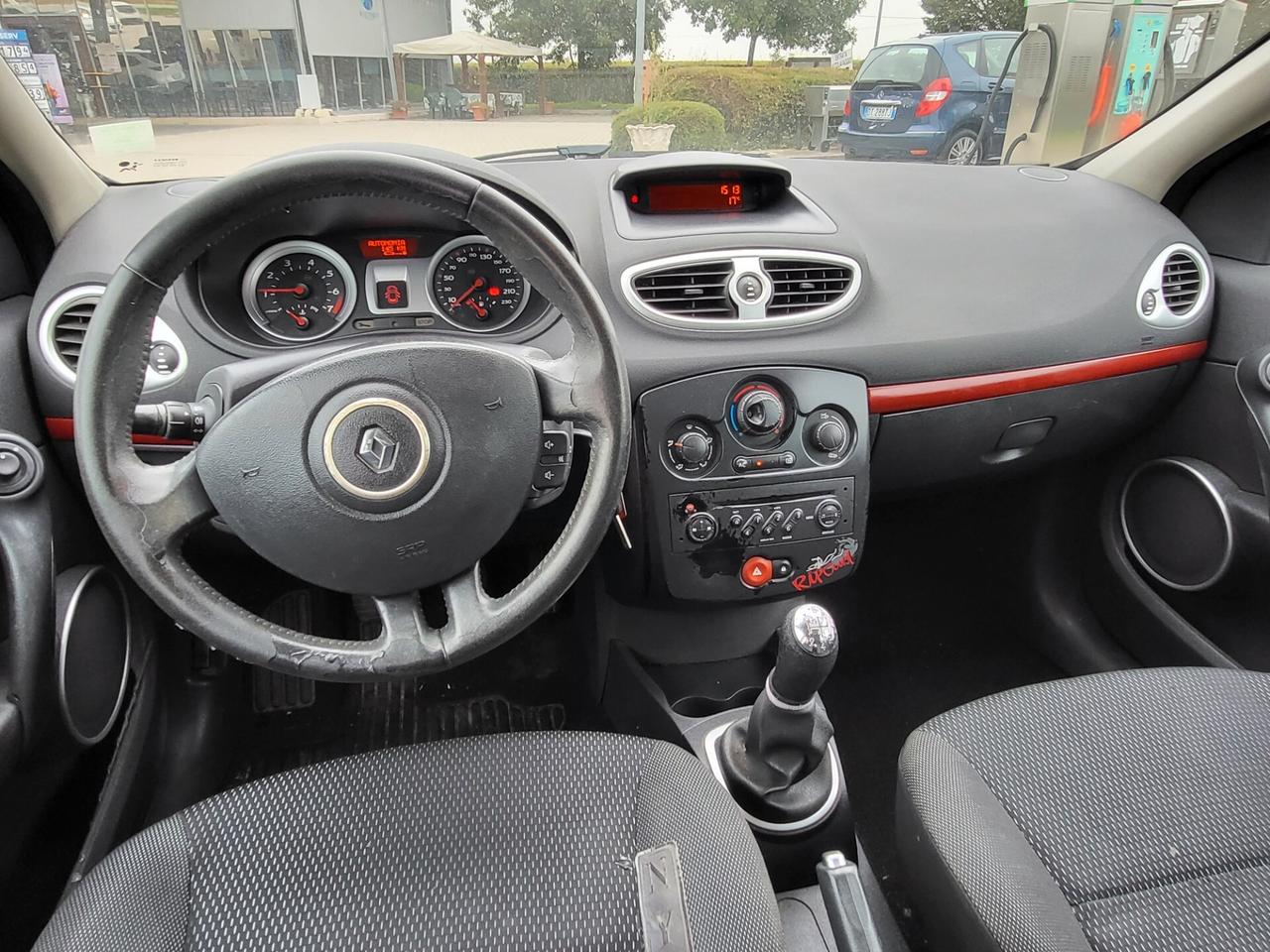 Renault Clio 1.2 16V 5 porte Dynamique