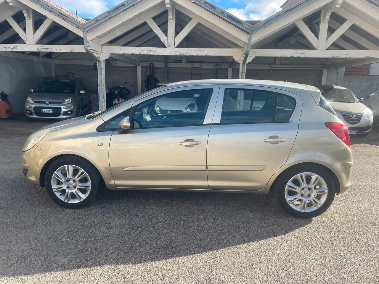 Opel Corsa 1.2 5 porte Cosmo