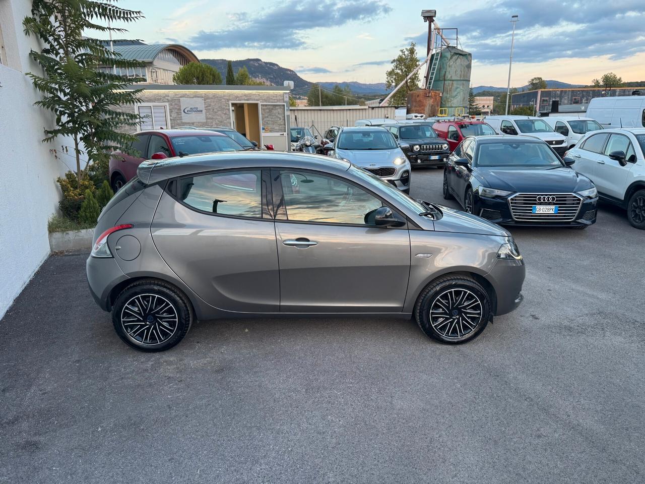 Lancia Ypsilon 1.0 FireFly 5 porte S&S Hybrid Silver Plus