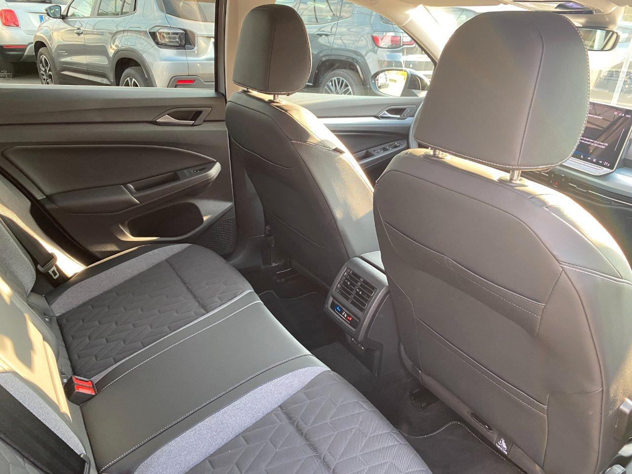 Volkswagen Golf 1.5 TSI 116 CV LIFE GOAL, WINTER PACK, FARI LED, CARPLAY, LUCI AMBIENTE