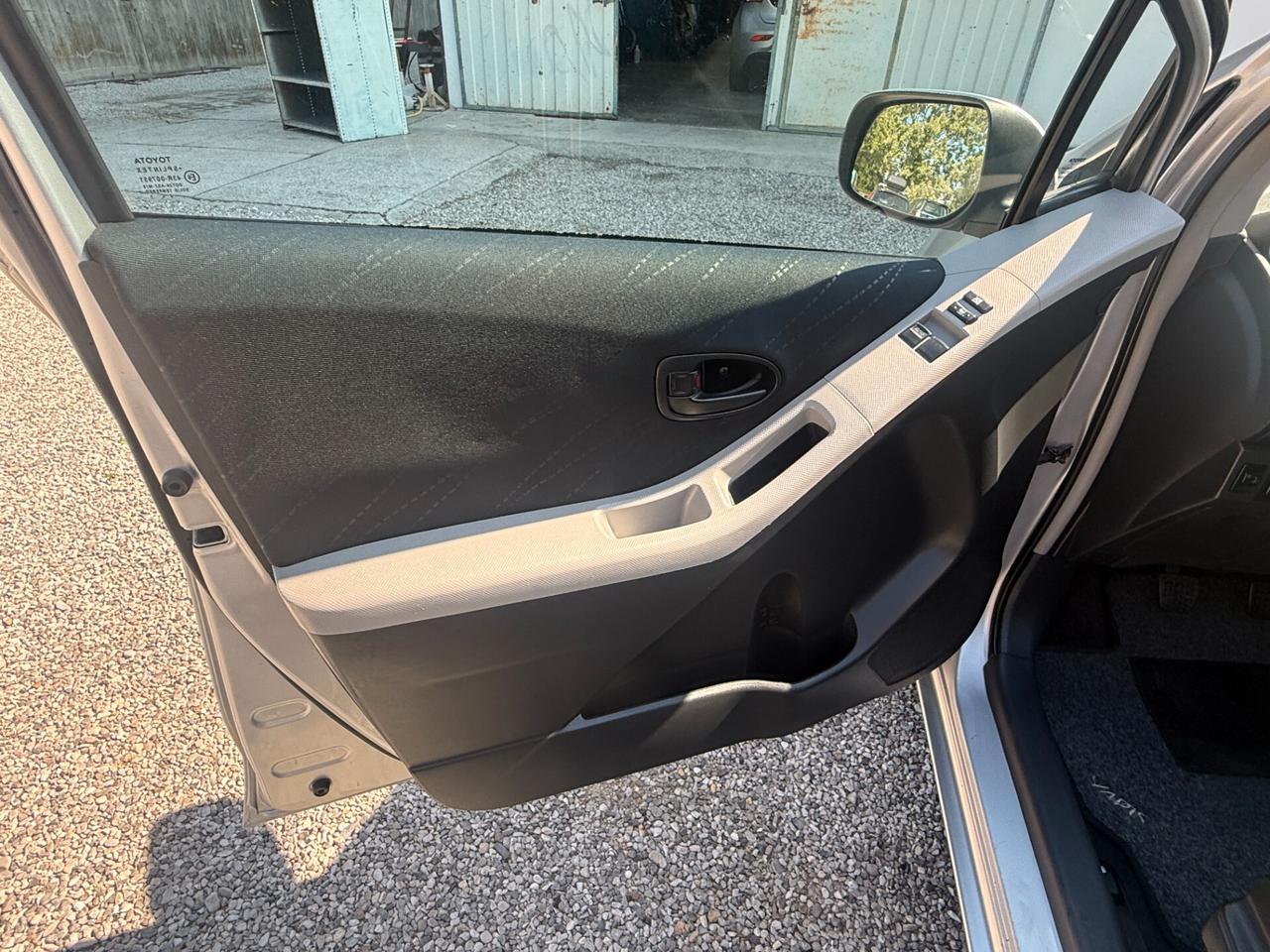 Toyota Yaris 1.0 3 porte Sol