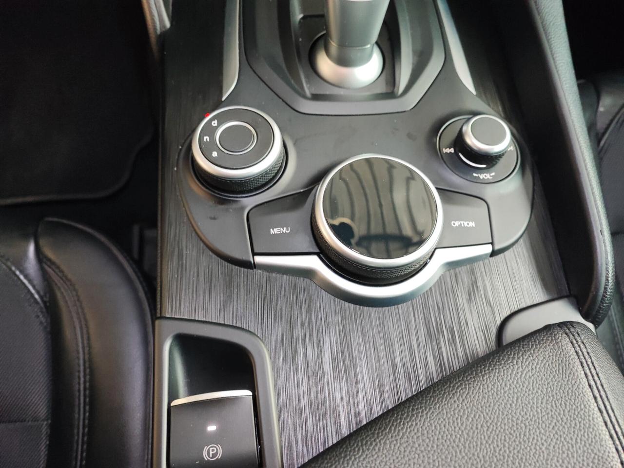 Alfa Romeo Giulia 2.2 Turbodiesel 180 CV AT8 Business Sport Launch Ed.