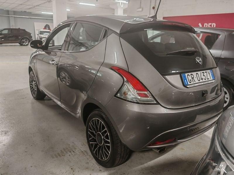 Lancia Ypsilon 1.0 FireFly 5 porte S&S Hybrid Oro