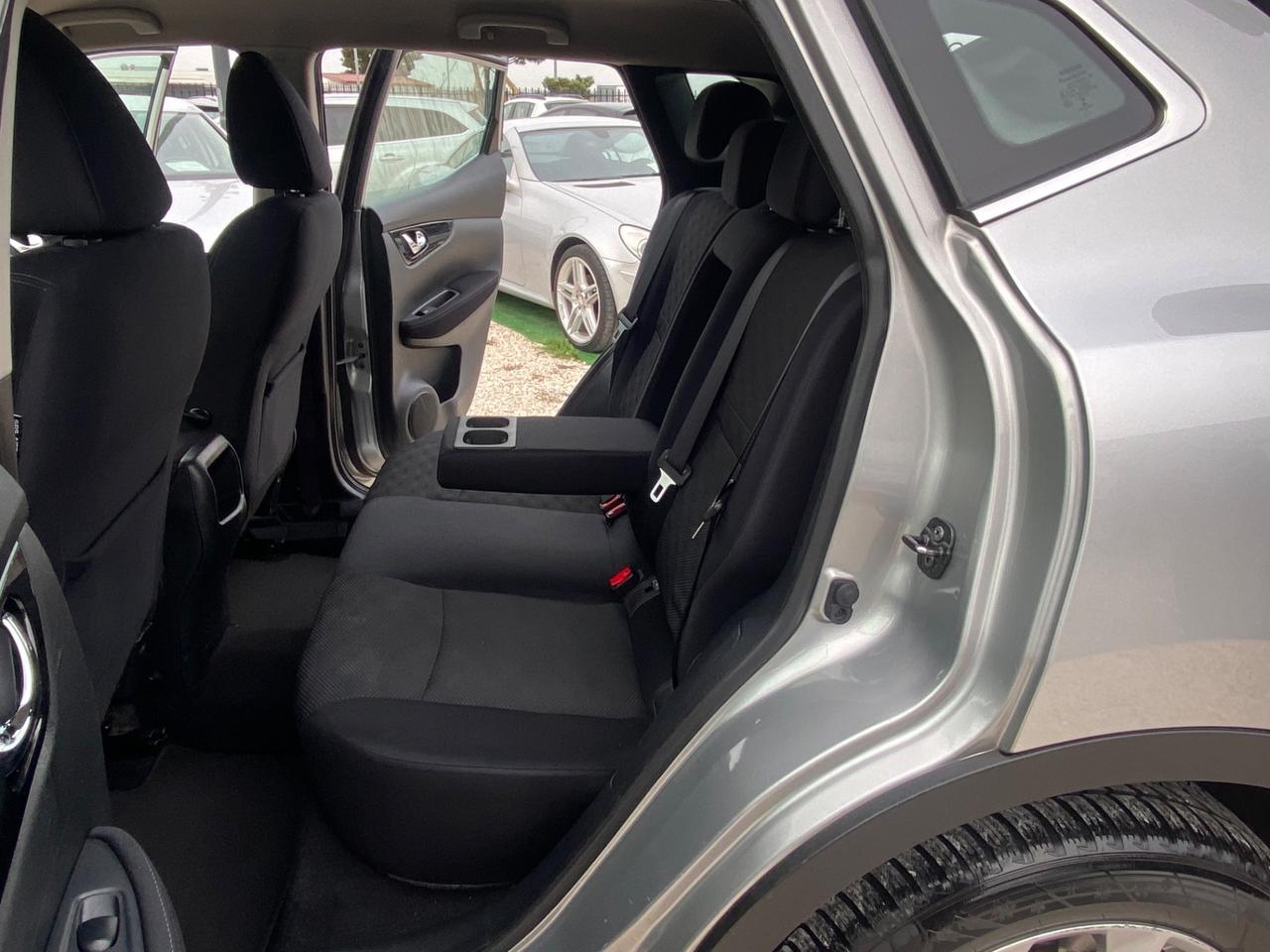 Nissan Qashqai 1.5 dCi Tekna GANCIO TRAINO,TELECAMERE 360*,NEOPATENTATI UNICO PROPIETARIO