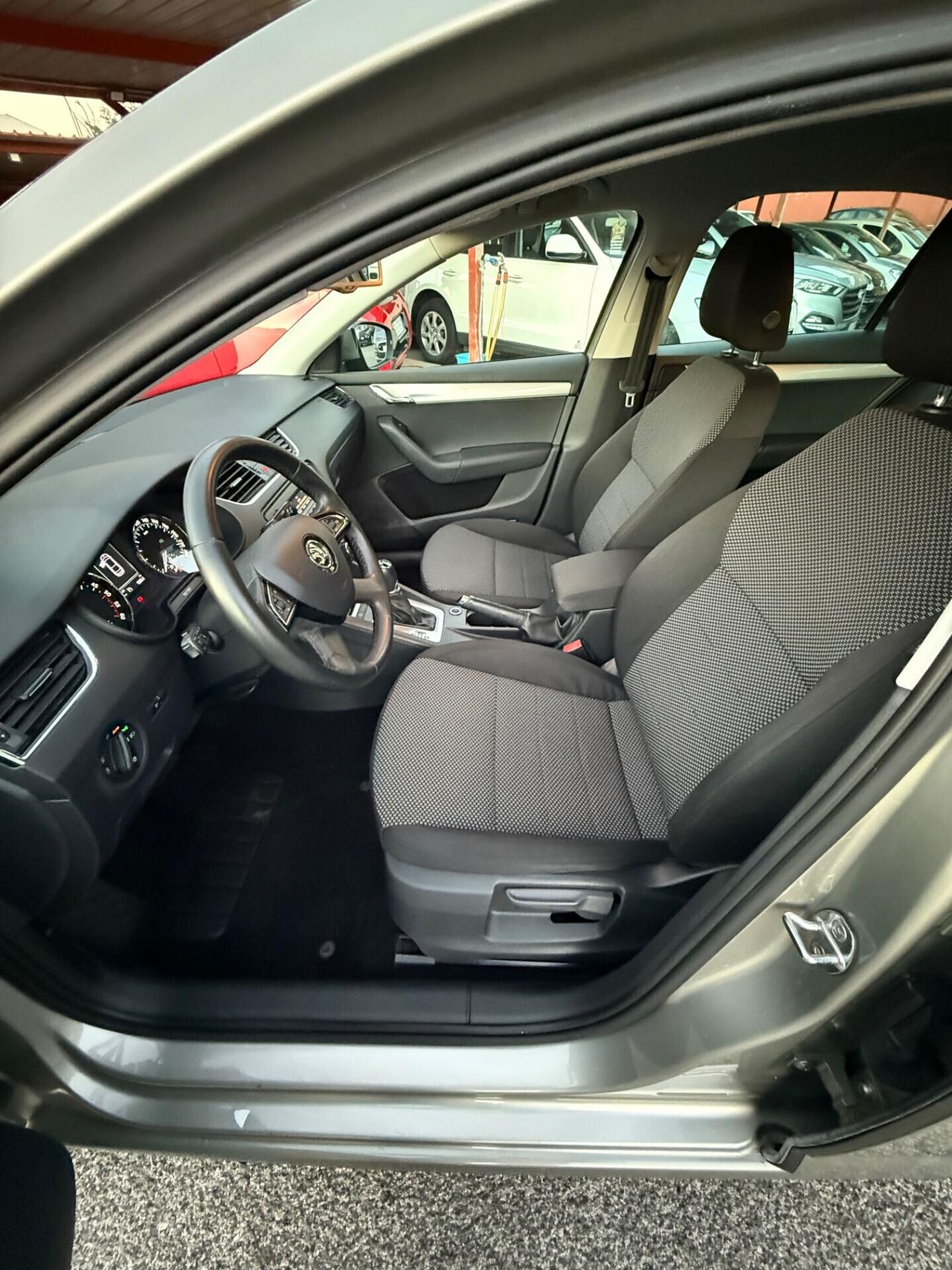 Octavia 2.0 TDI 150CV/unipro/berlina/dsg/garanzia