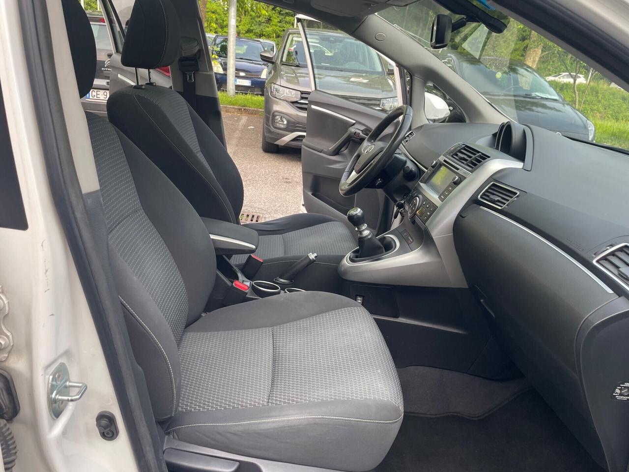 Toyota Verso 1.6 D-4D 7 posti*Tetto*Navi*Neopatentati*