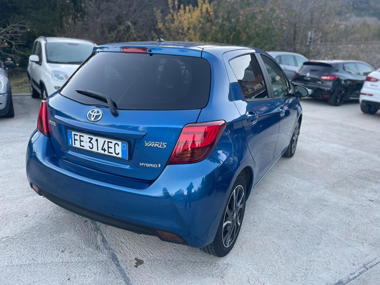 Toyota Yaris HYBRID PLATINUM EDITION