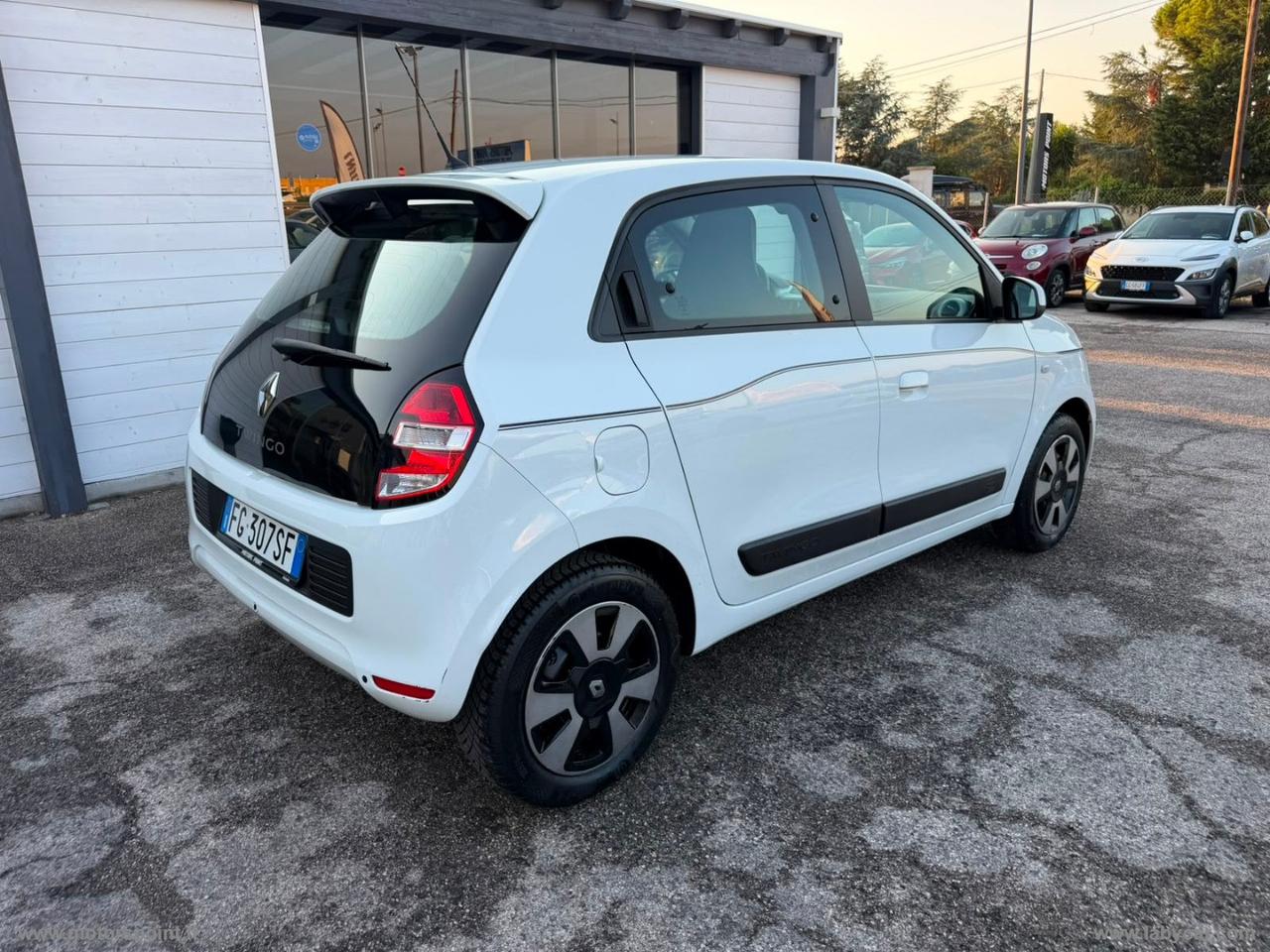 RENAULT Twingo SCe Lovely