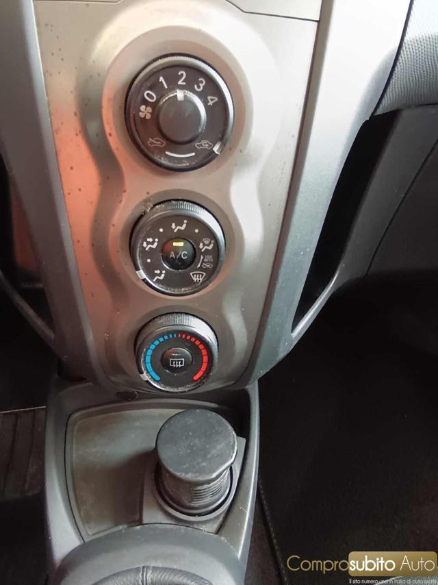 TOYOTA Yaris 1.0 5 porte Sol