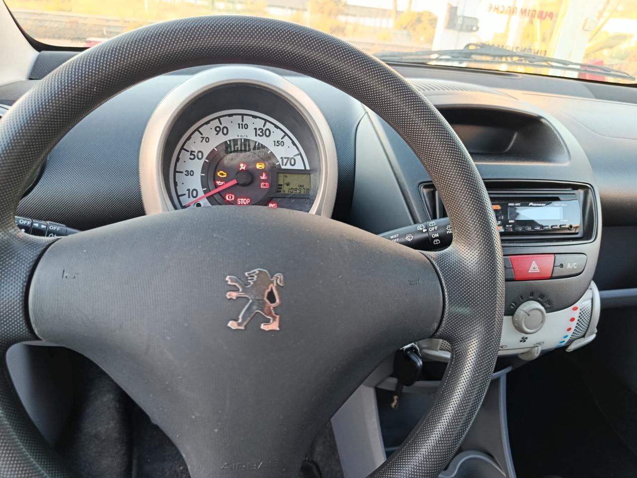 Peugeot 107 1.0 68CV 5p. Urban Move 2012