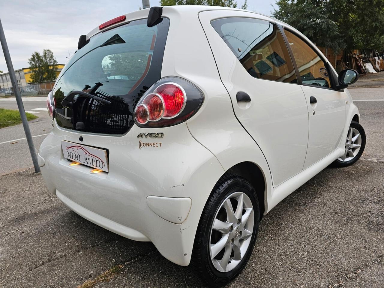 Toyota Aygo 1.0 68cv Now Connect*Clima*Navi*Cerchi*Neopatentati
