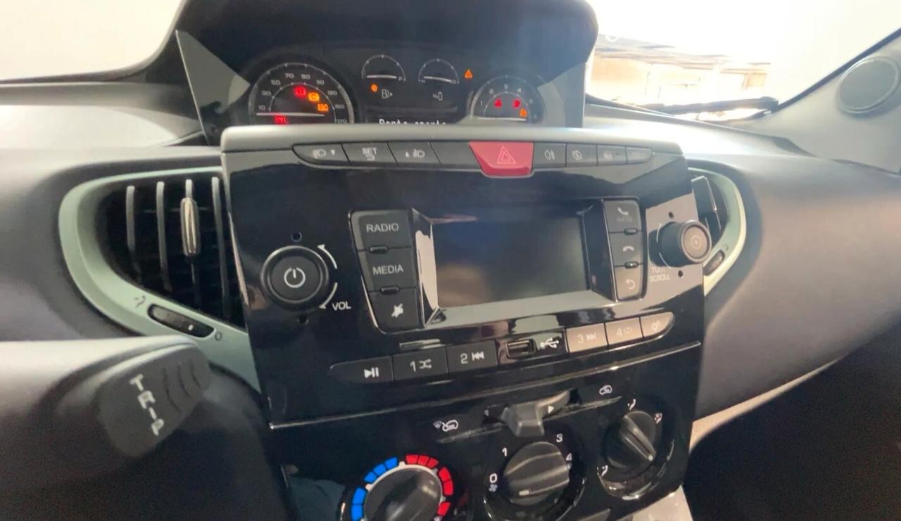 Lancia Ypsilon 1.0 FireFly 5 porte S&S Hybrid Oro