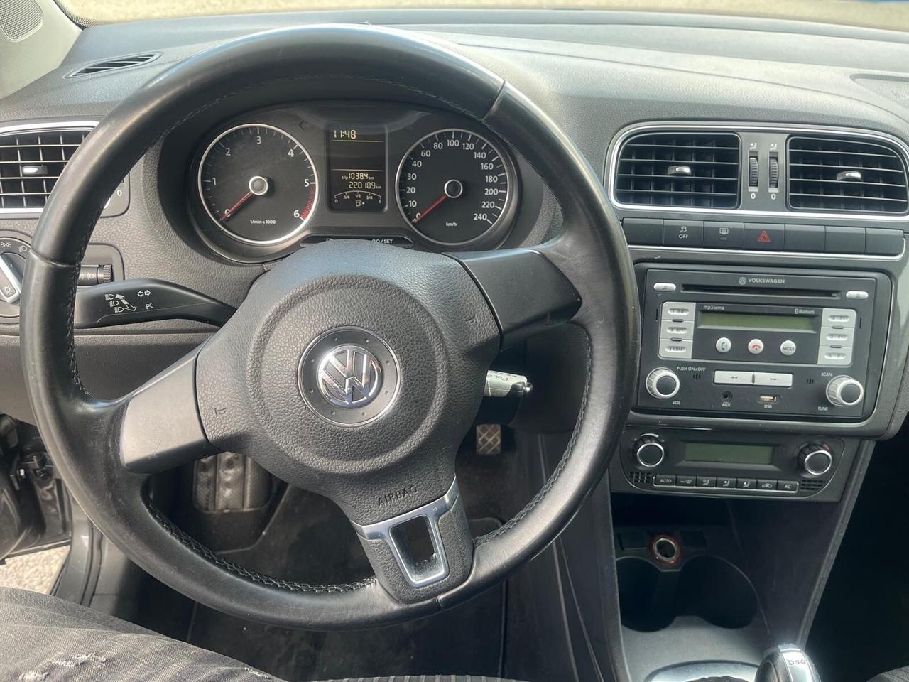 Volkswagen Polo 5P-1.6 tdi- cambio autom-2011