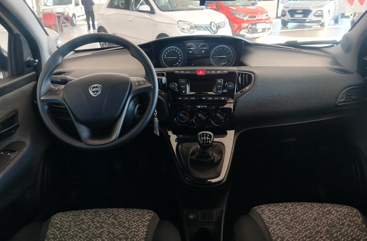 Lancia Ypsilon 1.0 firefly hybrid Silver s&s 70cv