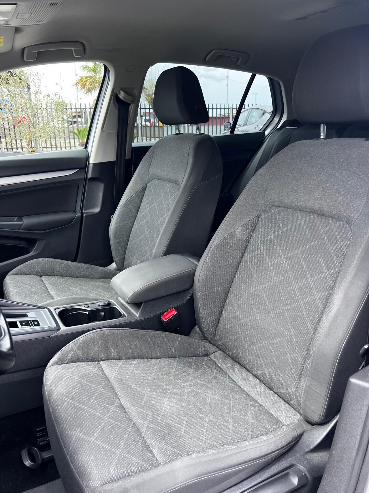 Volkswagen Golf 1.0 TSI DSG Style