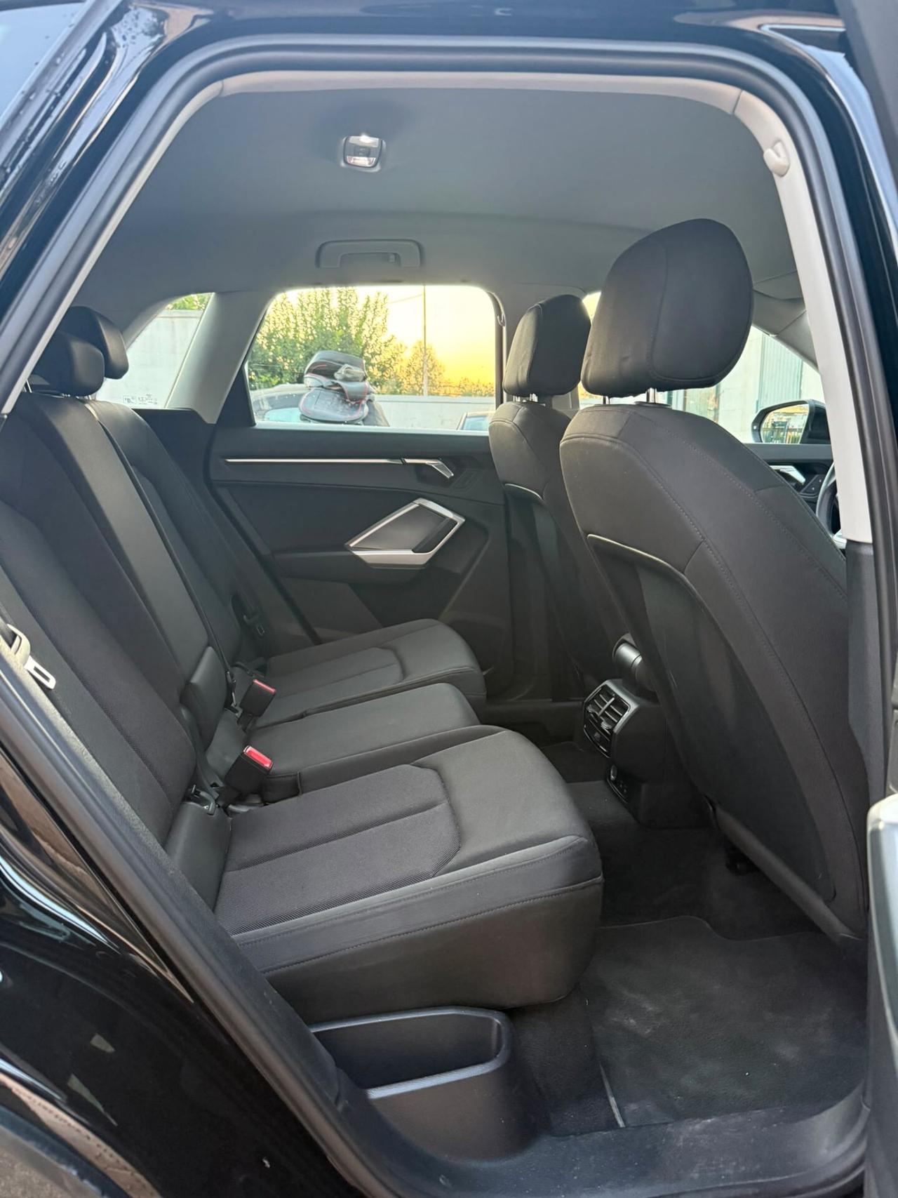 Audi Q3 S tronic Business