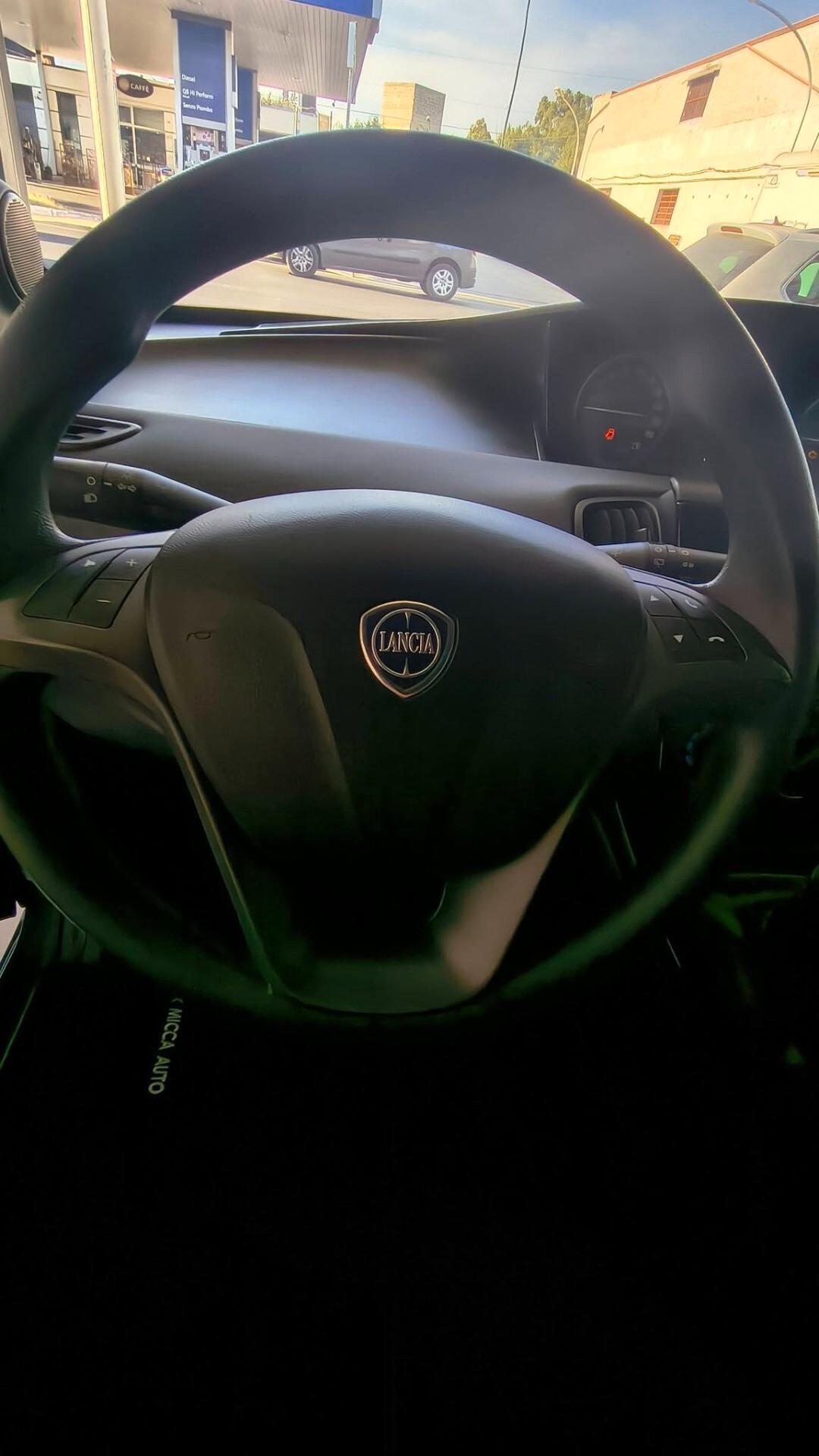 Lancia Ypsilon 1.0 FireFly 5 porte S&S Hybrid Silver Plus