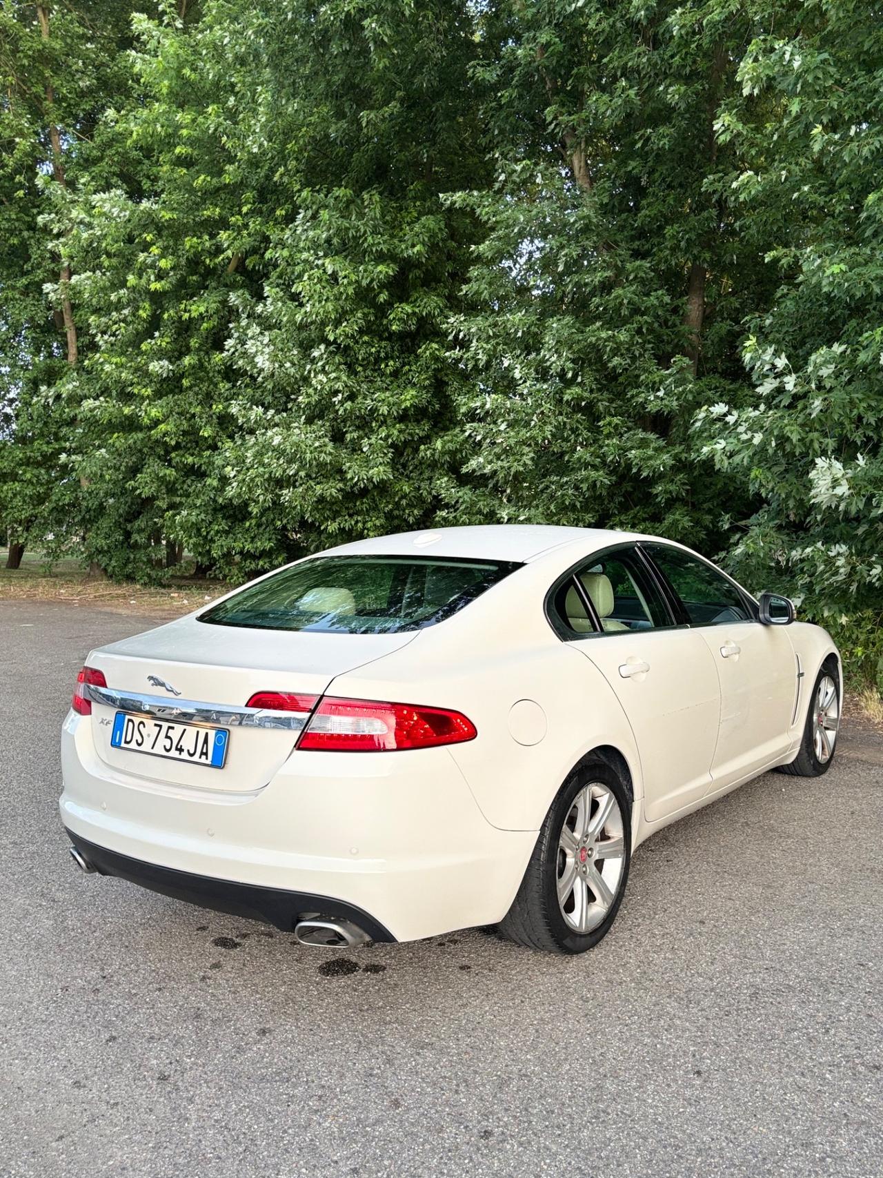 Jaguar XF 2.7D V6 Premium Luxury