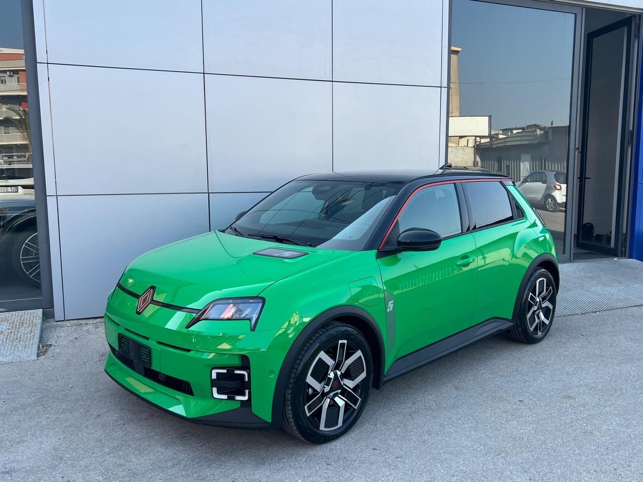 Renault R 5 E-Tech range possibilità noleggio no scoring