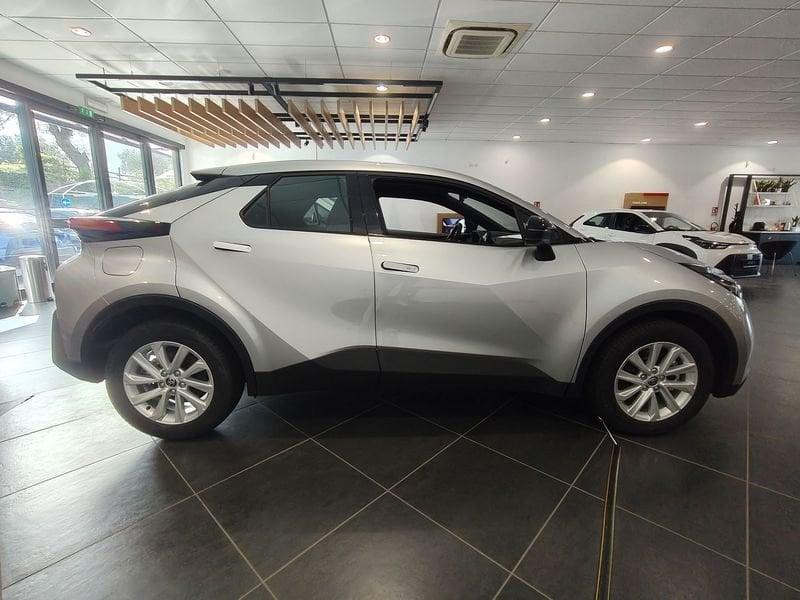 Toyota C-HR Plug-in Hybrid 220 Active