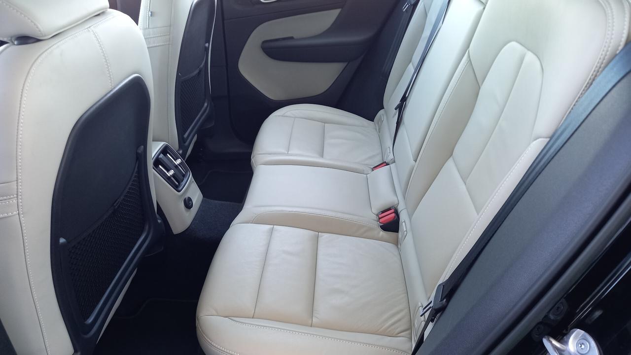 Volvo XC40 T5 Recharge Plug-in Hybrid Inscription Expression auto