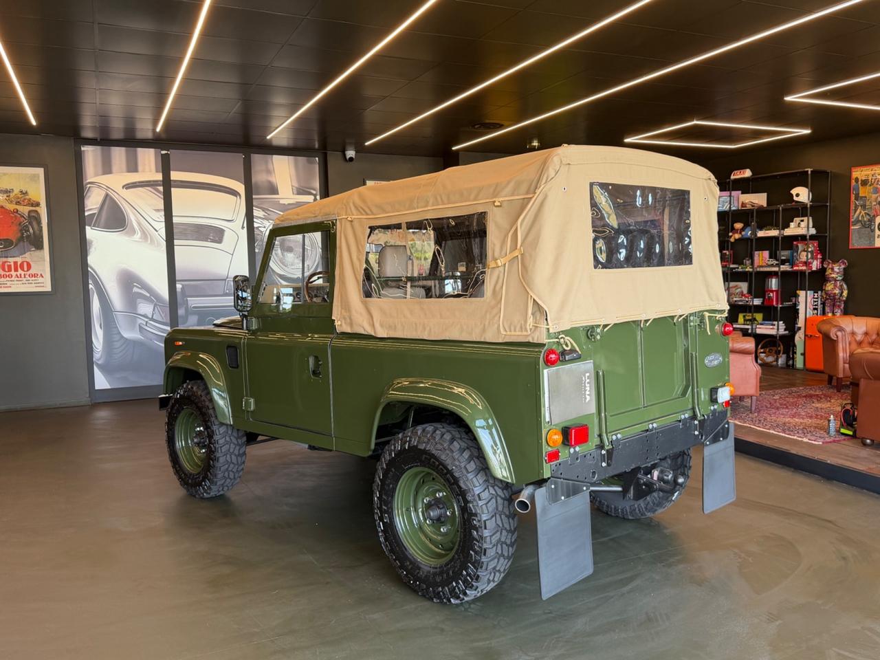 Land Rover Defender 90 diesel Soft-top 19J