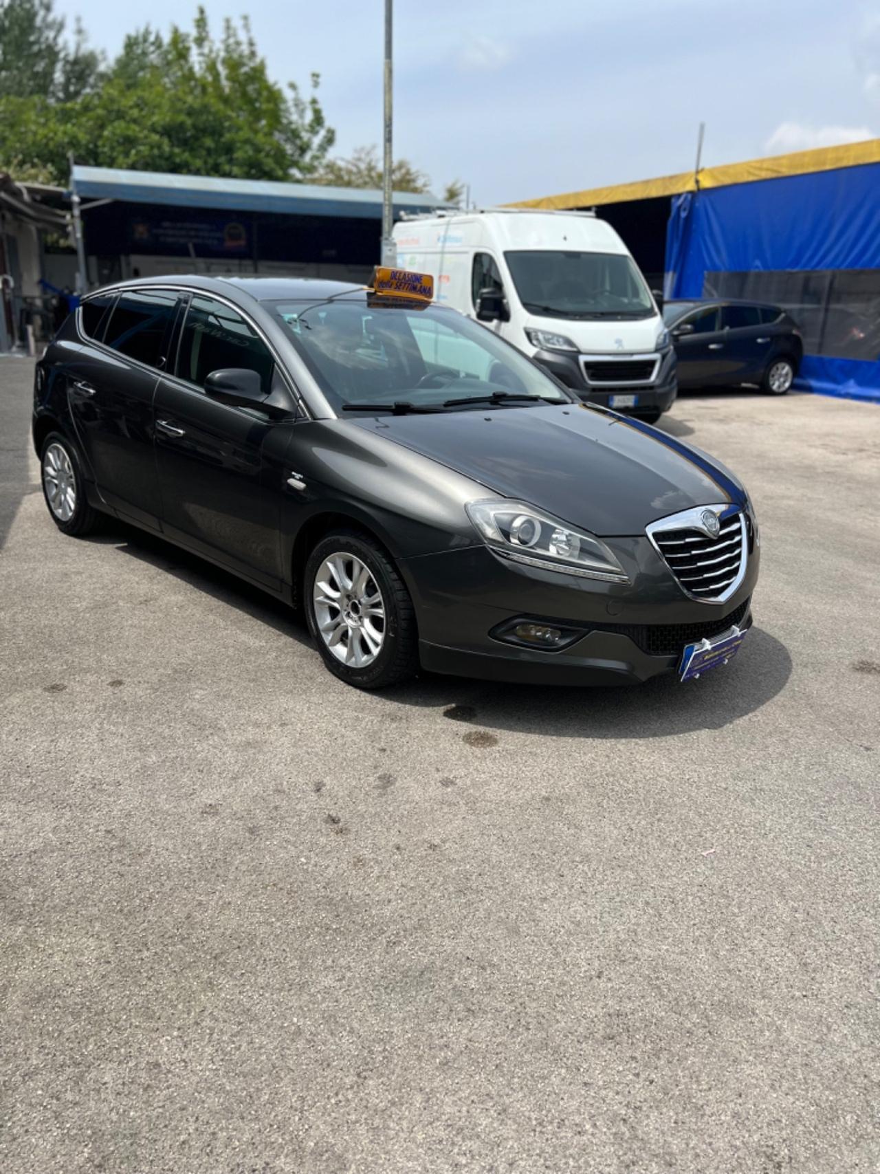 Lancia Delta 1.6 MJT DPF 105 CV Silver
