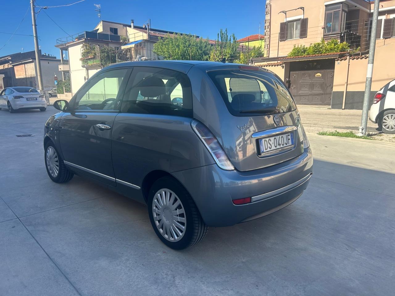 Lancia Ypsilon 1.3 MJT 90 CV DPF Sport MomoDesign