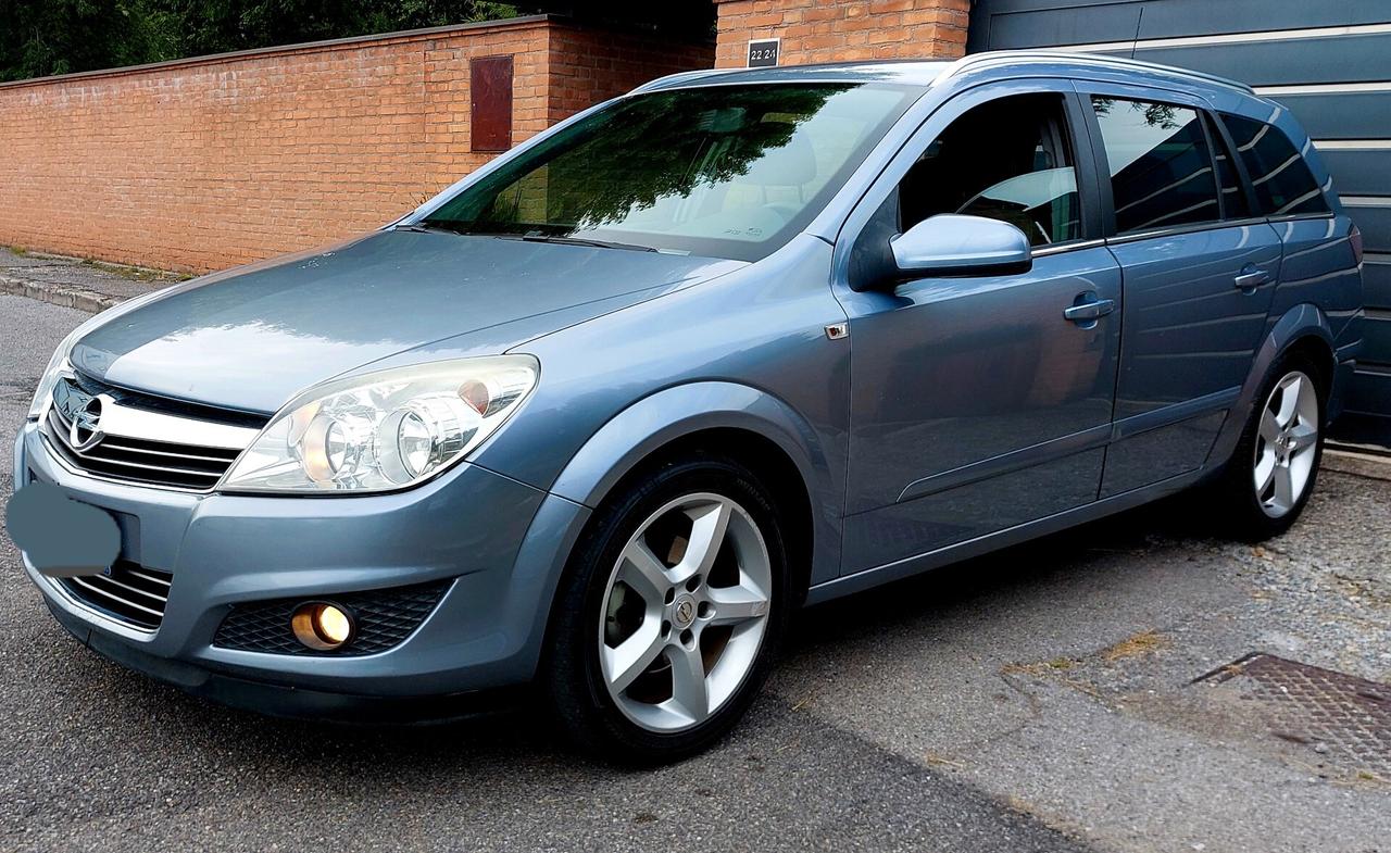 Opel Astra 1.6 benzina Cosmo neopatentati anno 2008
