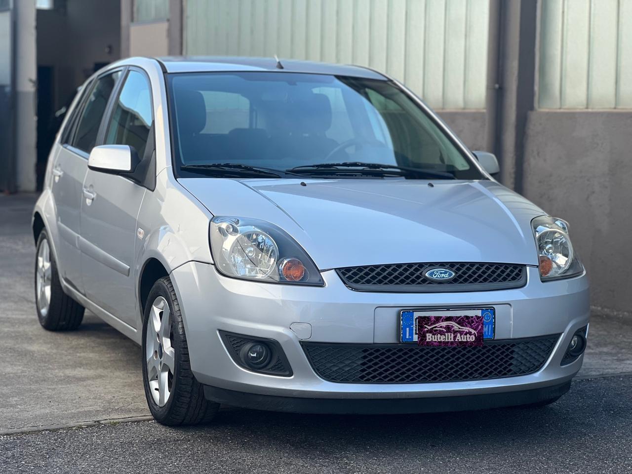 Ford Fiesta 1.2 BENZ PER NEOPATENTATI