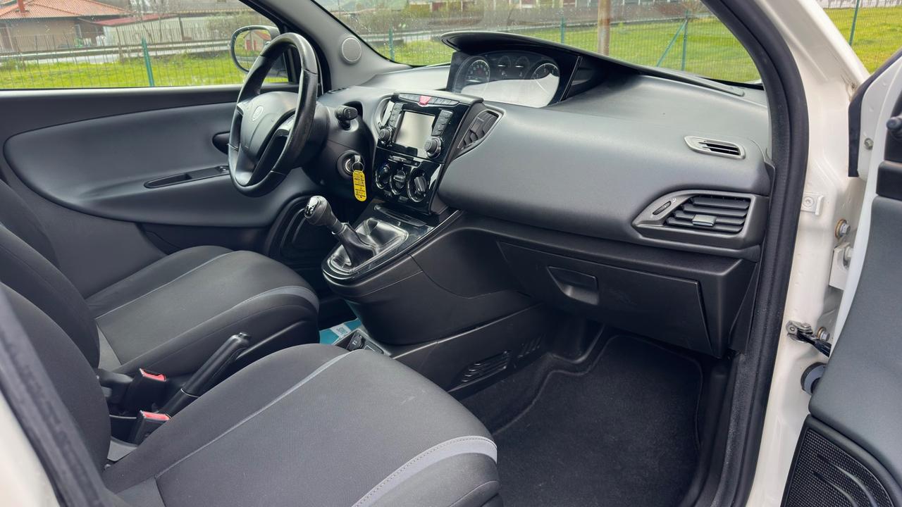 Lancia Ypsilon 1.3 MJT 16V 95 CV 5 porte S&S Silver