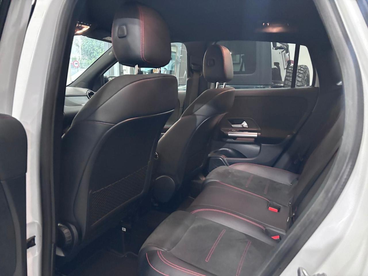 MERCEDES-BENZ GLA200D PREMIUM AMG NAVI-LED