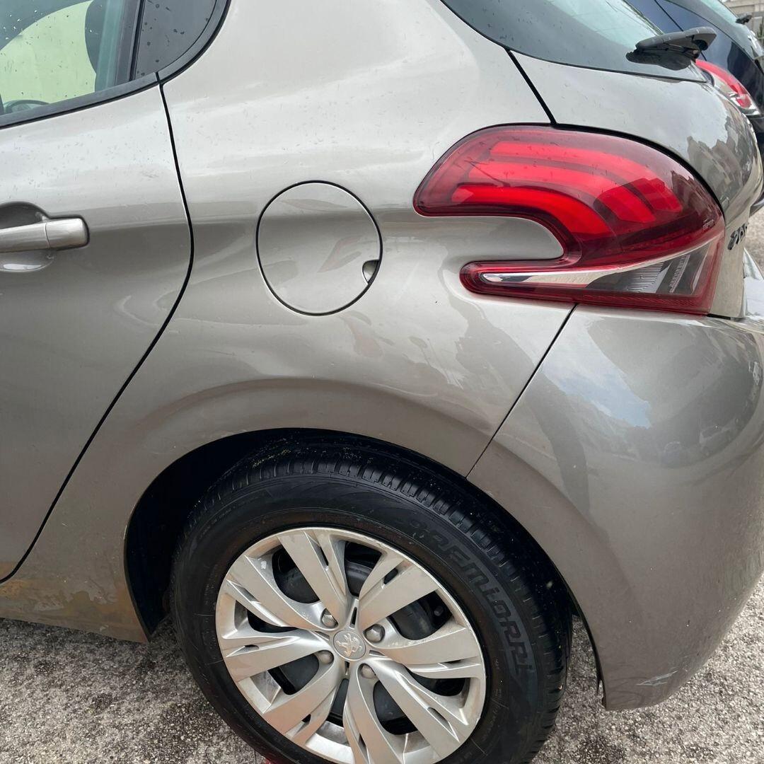 Peugeot 208 1.4 HDi 68 CV **NEOPATENTATI**