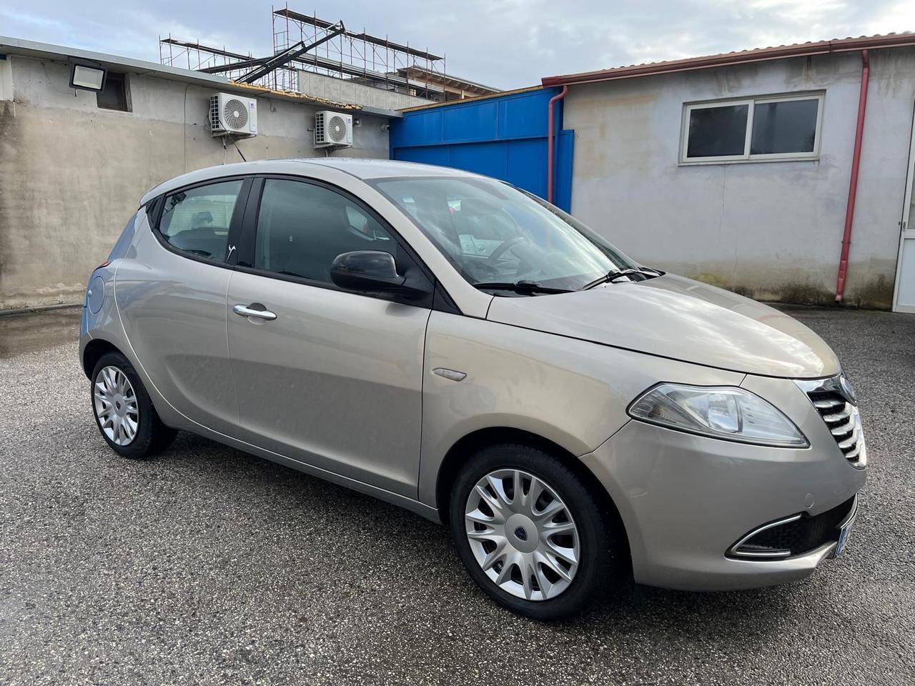 Lancia y 5P-1.2 gpl-km 130000-full-11/2011