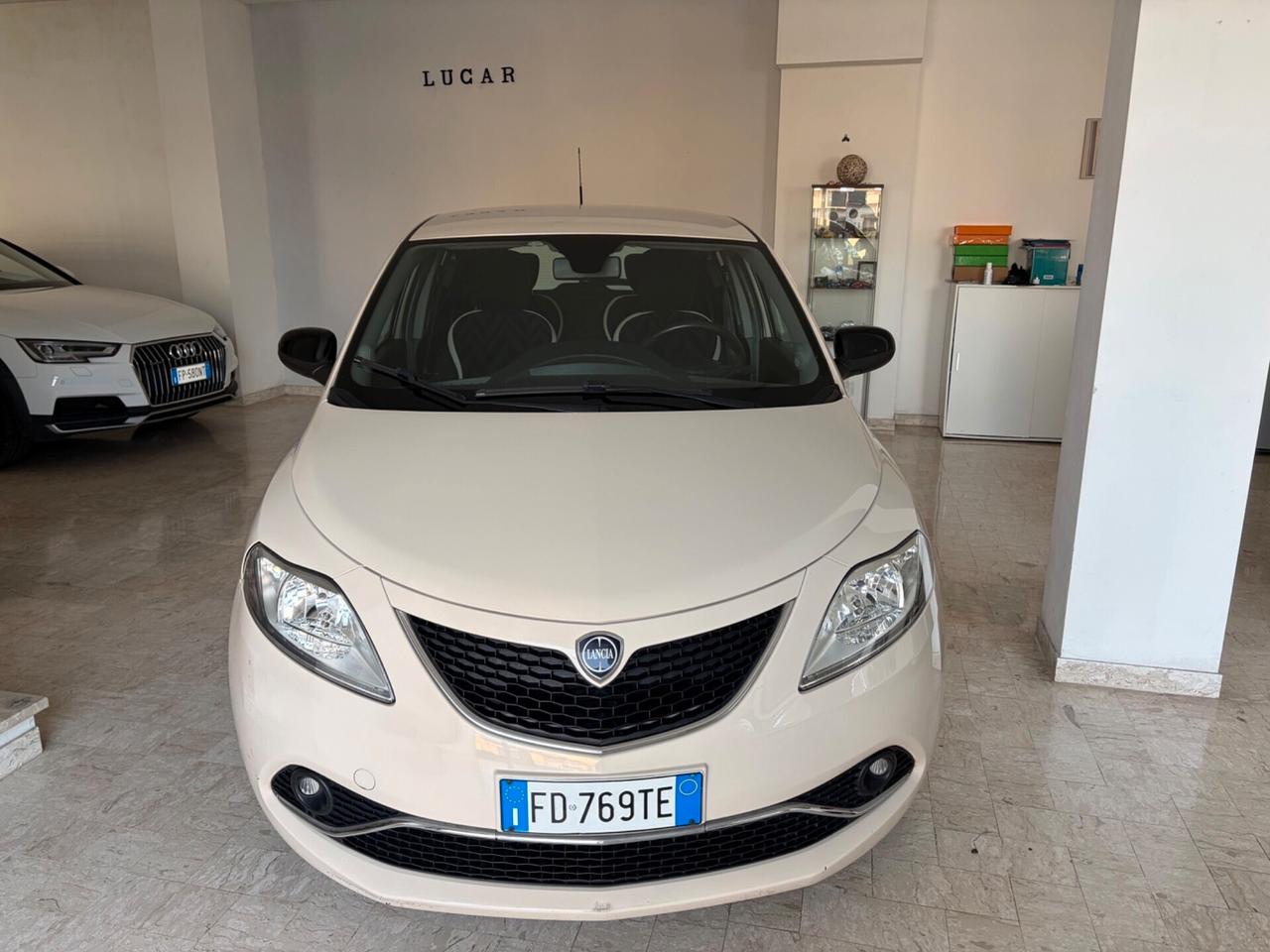 LANCIA YPSILON 1.2 69 CV 5 PORTE PLATINUM