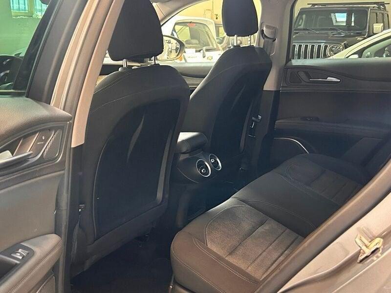 Alfa Romeo Stelvio 2.2 Turbodiesel 160 CV AT8 RWD Sport-Tech