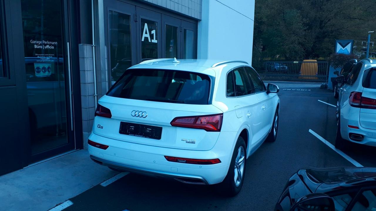 Audi Q5 2.0 TDI quattro S tronic Business