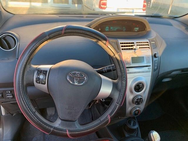 Toyota Yaris 1.0 5 porte NEOPATENTATI !!