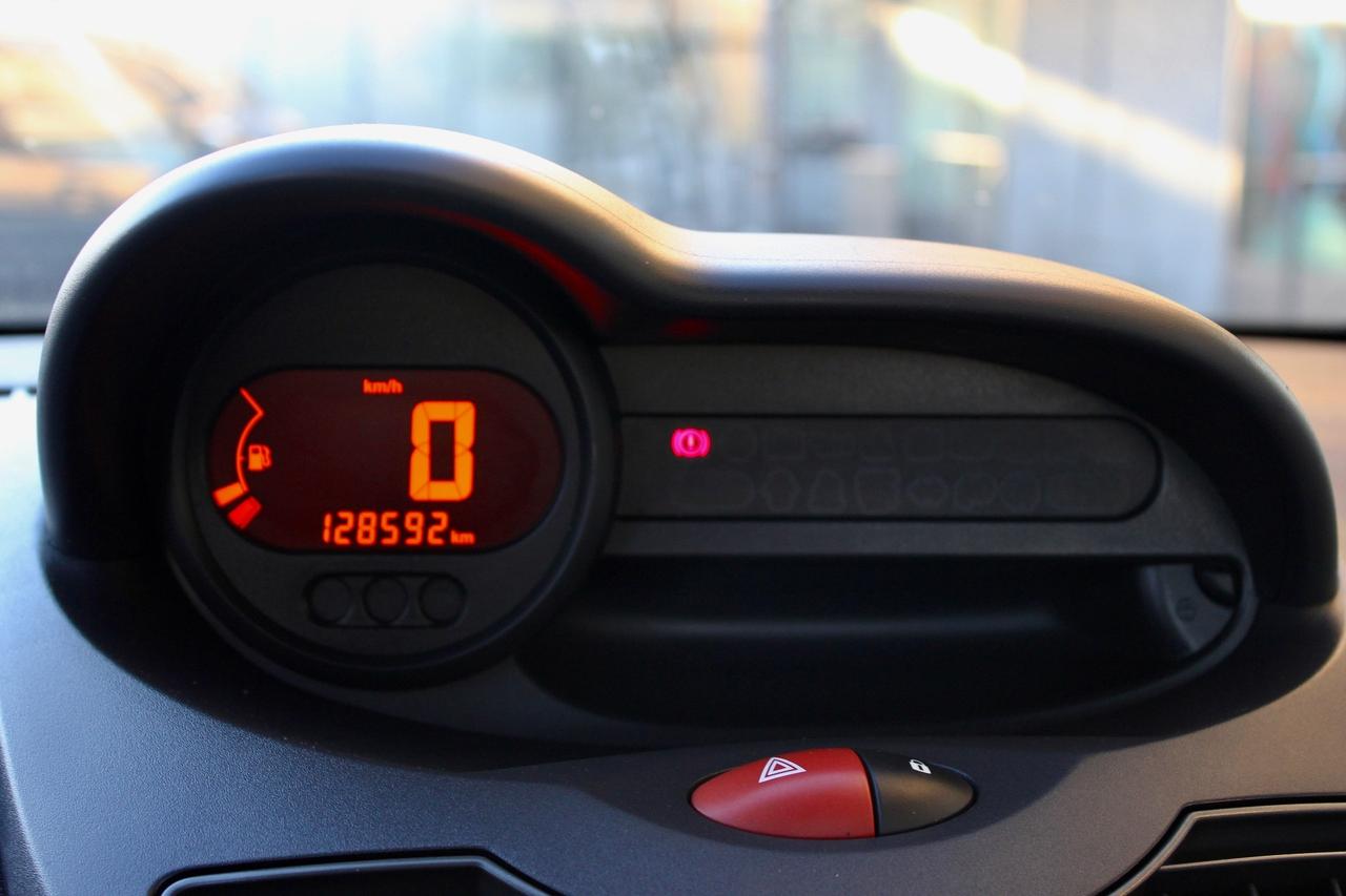 Renault Twingo 1.2 16V DISTRIBUZIONE E TAGLIANDO APPENA FATTI