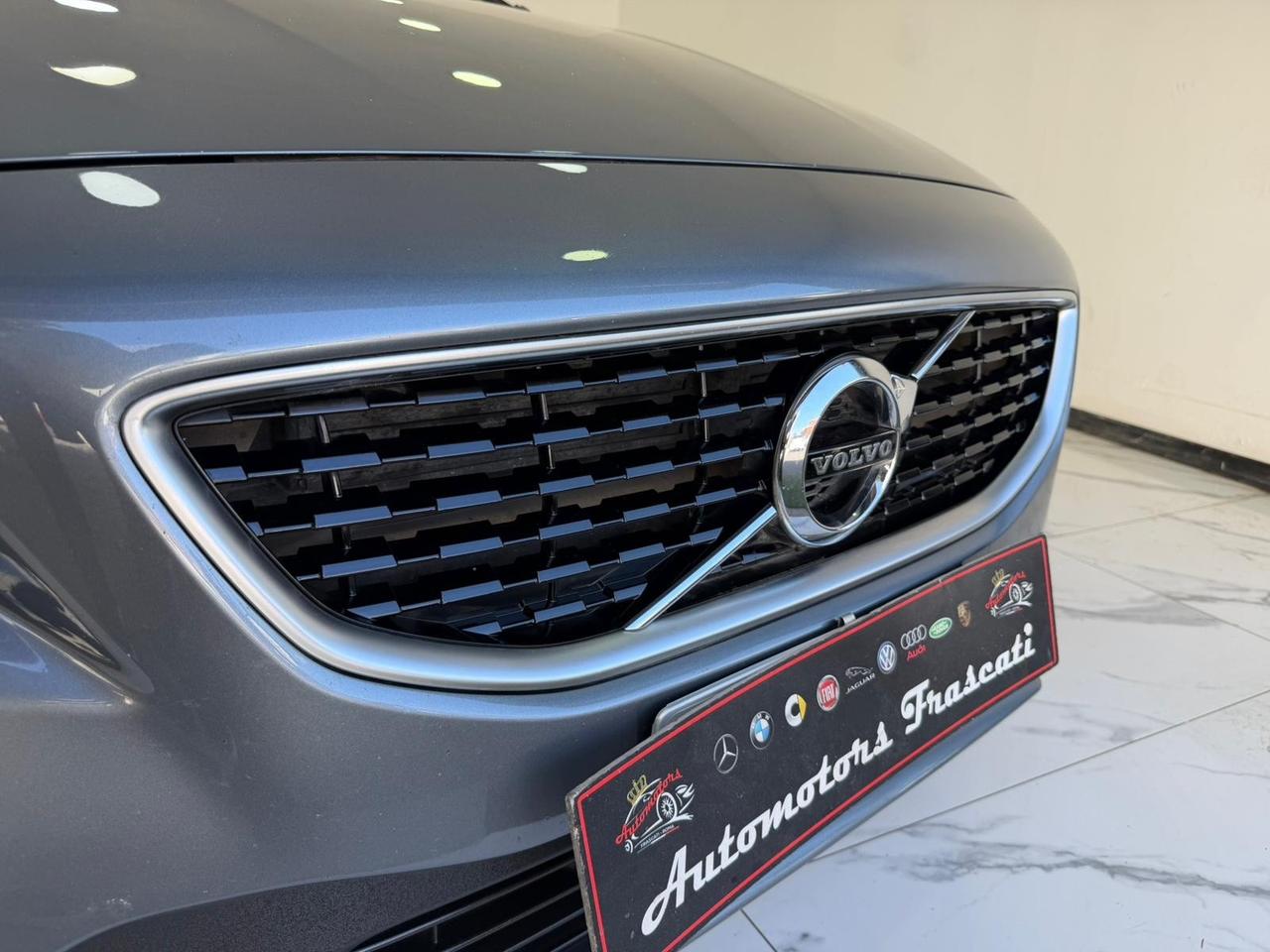 Volvo V40 D3 R-design-GARANTITA-2018