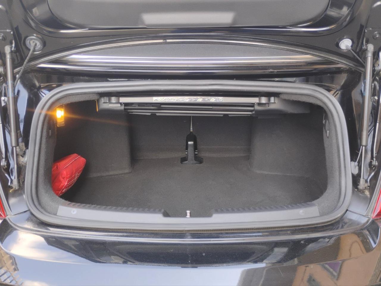 Volkswagen Maggiolino Cabrio 1.2 tsi Design.NAVIGATORE.SEDILI RISCALDATI